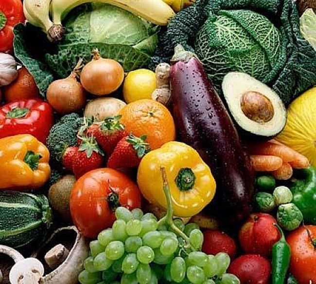 Many fresh vegetables have low calorie density and are rich in fiber. They provide low calorie bulk in the diet that helps weight control