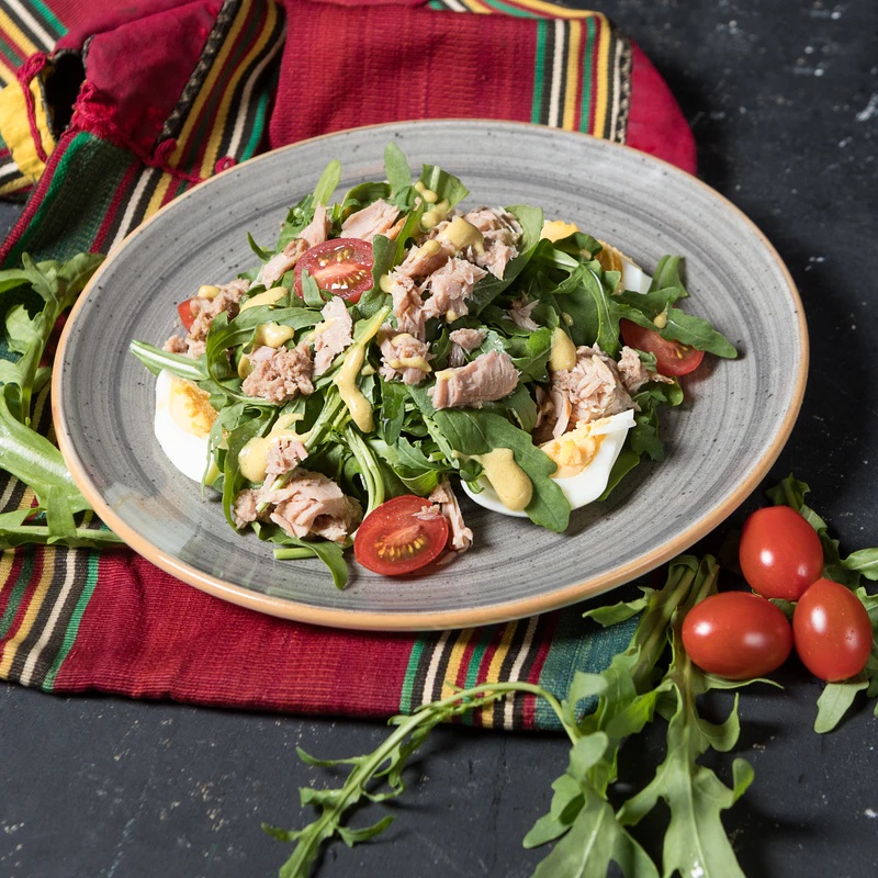 Salads with tuna and eggs can be eaten on the ketogenic diet